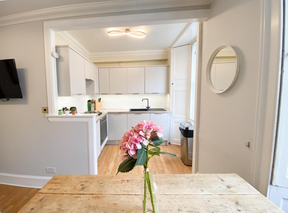 Rose Street's Hidden Treasure- 2bed Newly Refurbished Appartement Edinburgh